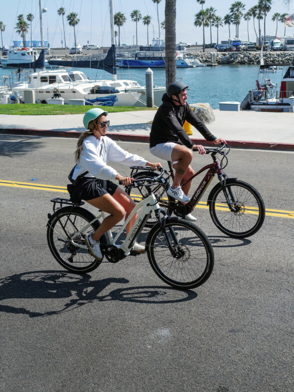 couples-riding-tax-mid-drive-cruising-along-the-seaside